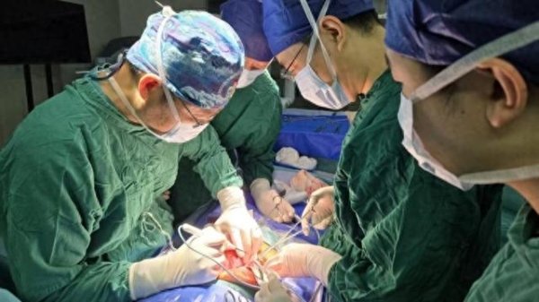 猎股网 上海专家团队4小时攻坚“拆弹” 成功拆除15厘米罕见高危嗜铬细胞瘤